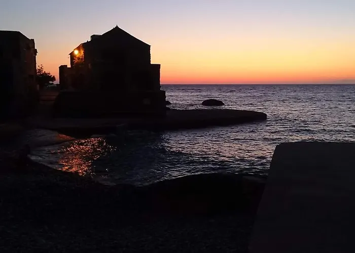 Waterfront Authentic Corsican House * Pino