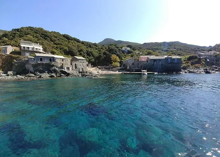 Waterfront Authentic Corsican House Дом отдыха *