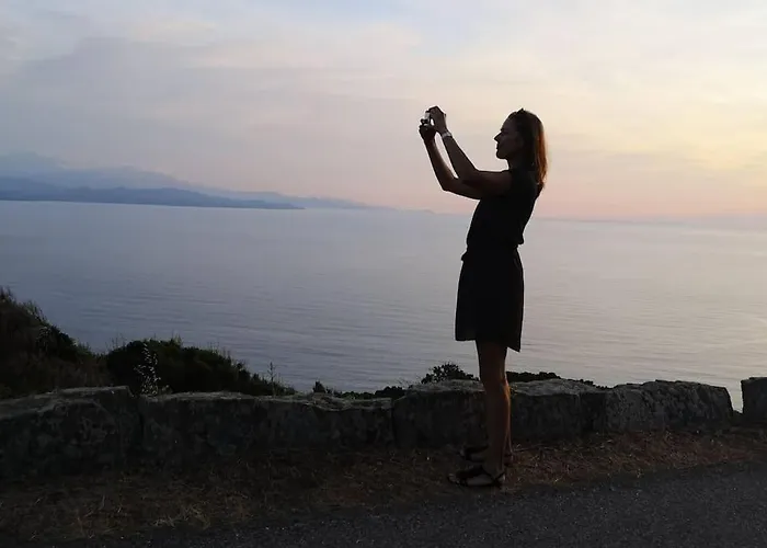 Дом отдыха Waterfront Authentic Corsican House *